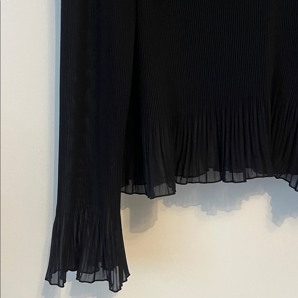 Madewell Black V-Neck Pleated Blouse - Picture 2 of 3